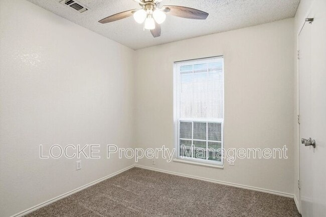 Building Photo - 10259 Aurora Dr