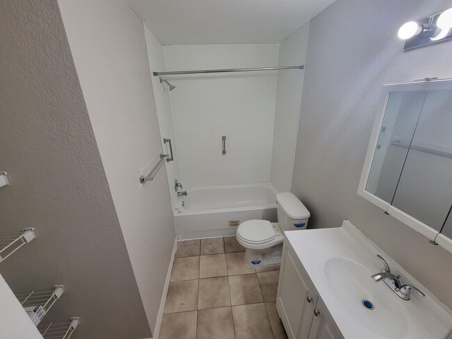 Building Photo - 1611 Miller Ave