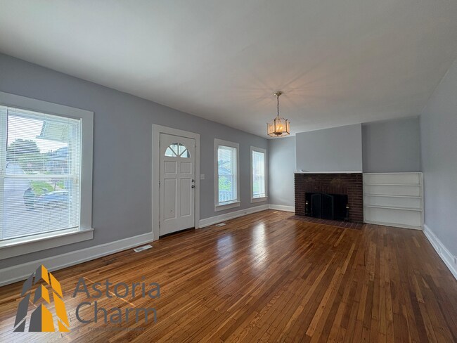 Building Photo - Updated 3 Bedroom with Fireplace and Fence...