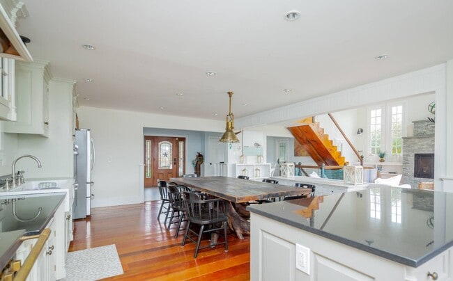 Building Photo - 131 S Edgemere St