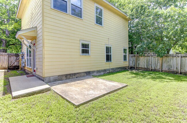 Building Photo - 1702 Singleton Ave