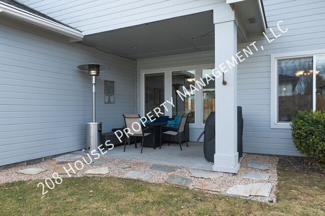 Building Photo - Immaculate Single-Level w/UBR Home