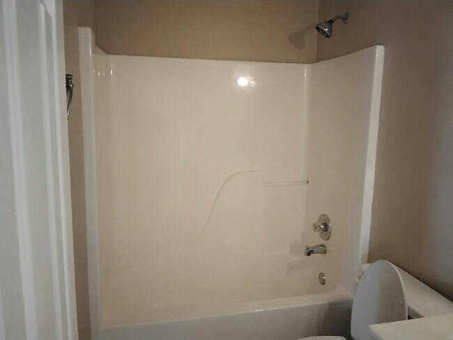 Building Photo - 517 McGregor Ct