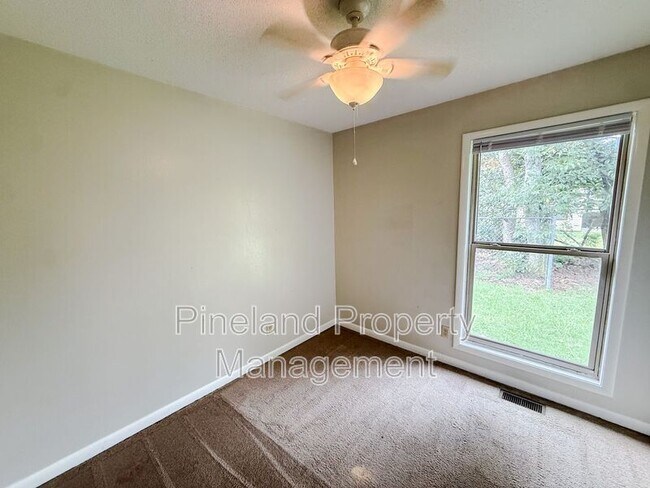 Building Photo - 888 De Paul Dr