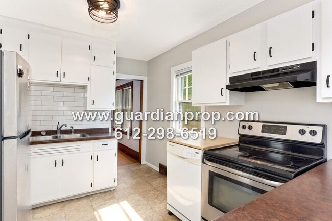 Building Photo - House Available August 1, HW Floors & Buil...