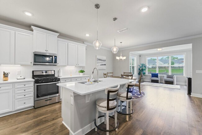 Building Photo - **LIKE-NEW UPGRADED HOME WITH FENCED YARD ...