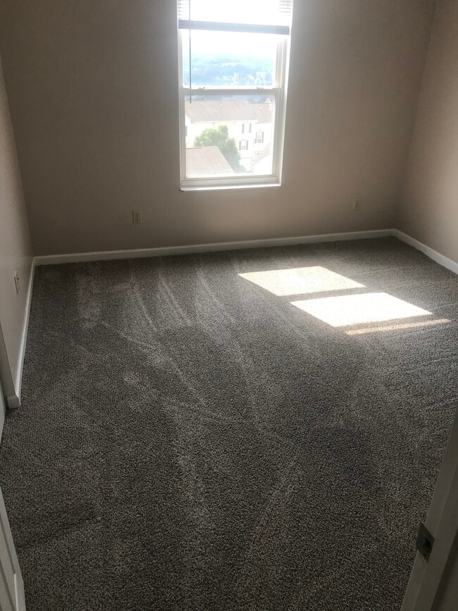 Building Photo - 106 Cathedral Ct