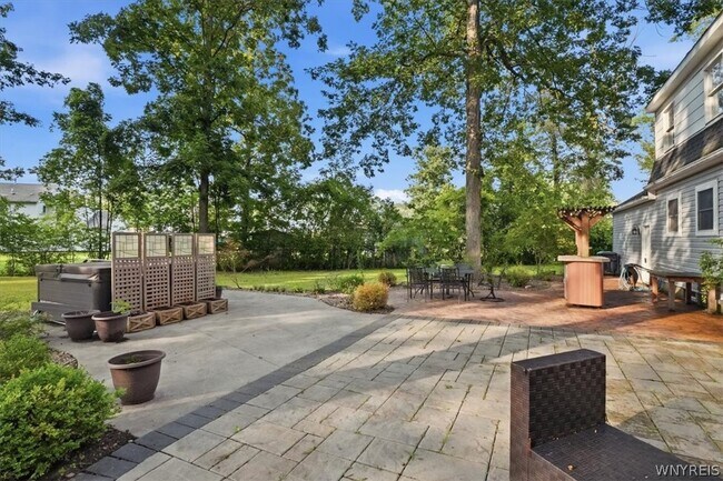 Building Photo - 125 Amberwood Dr