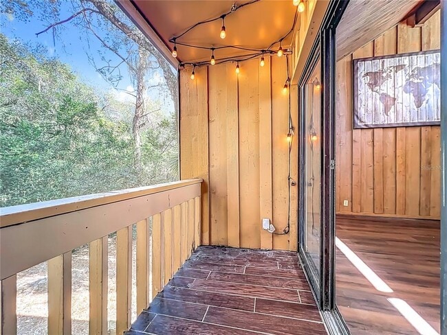 Building Photo - 233 Crown Oaks Way