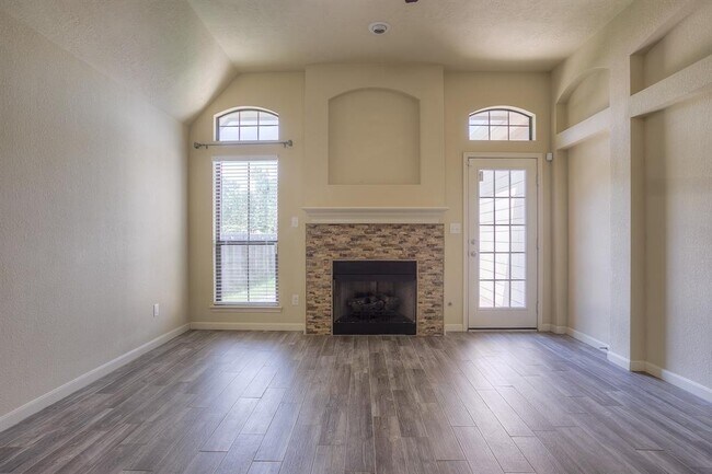 Building Photo - 103 Garden Acres