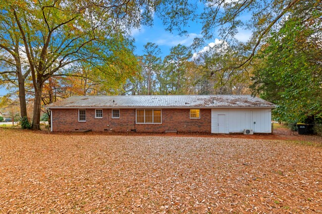 Building Photo - 311 Hillcrest Ct