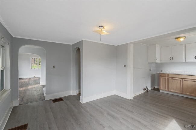 Building Photo - 148 W Cayuga St