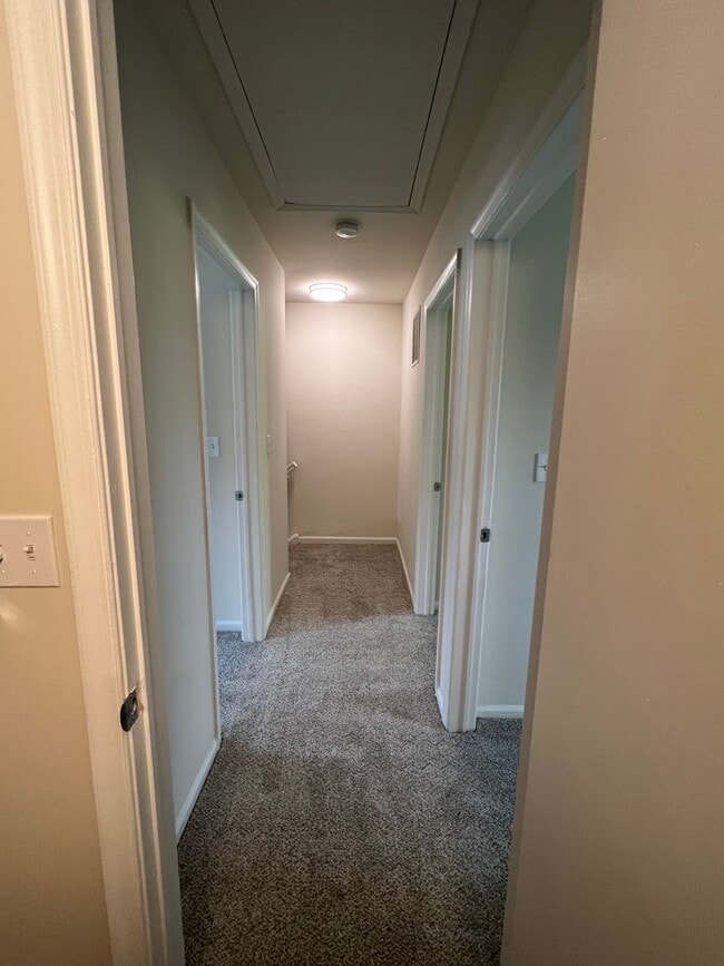 Building Photo - 3BR Townhome - Northampton School District