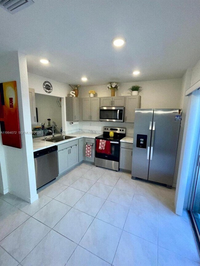 Building Photo - 456 NE 4th St