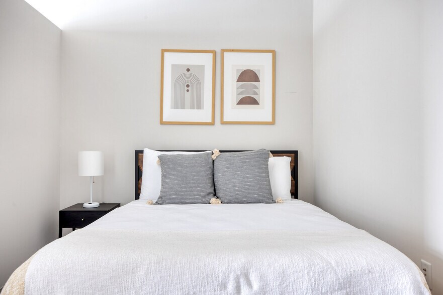 Building Photo - 445 Artisan Way