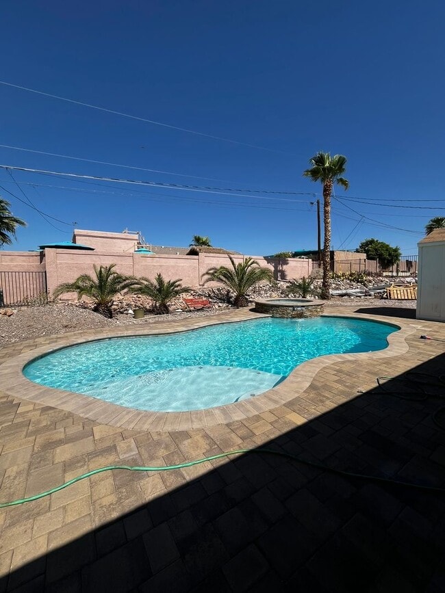 Building Photo - 3 Bedroom - 2 Bath - POOL HOME