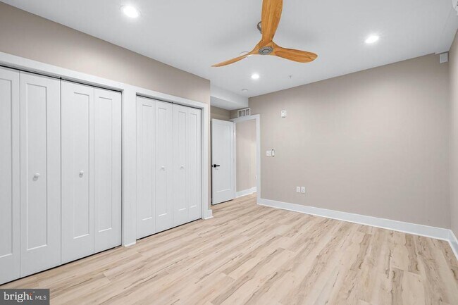 Building Photo - 400 S Conkling St