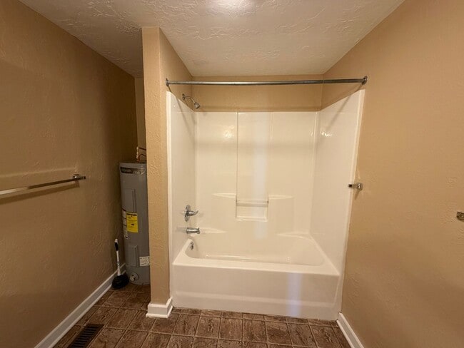 Building Photo - 3 Bed 2 Bath home in the Heart of Martin, TN!