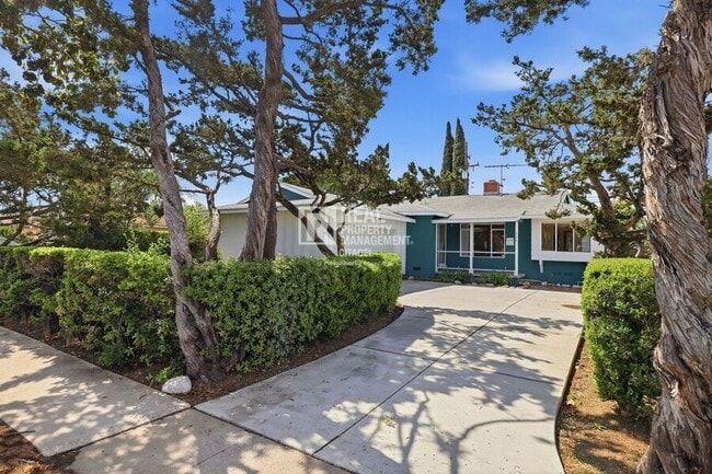 Building Photo - 726 primrose-