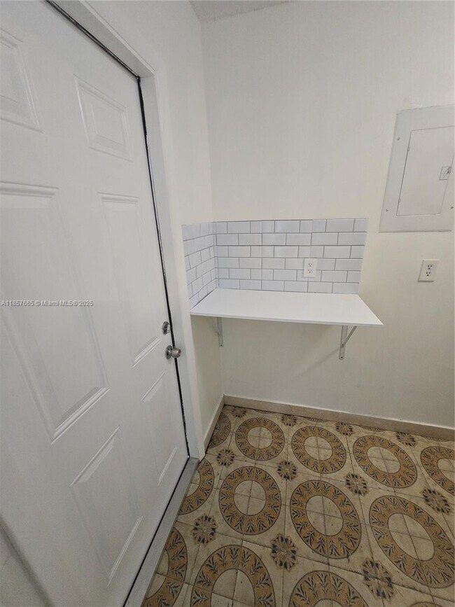 Building Photo - 8855 SW 27th St