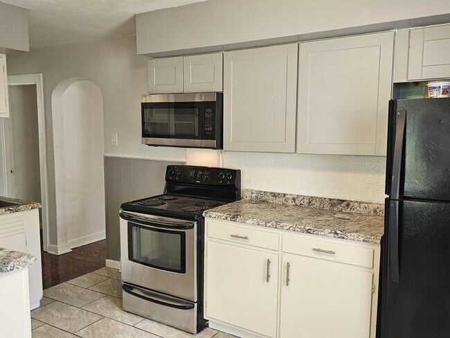 Building Photo - 25 N Marguerite Ave