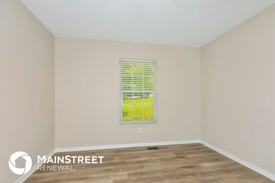 Building Photo - 738 Pine Haven Dr
