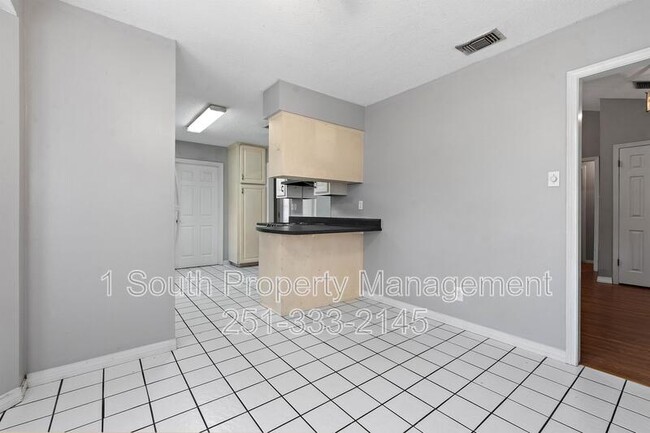 Building Photo - 1708 Woodley Rd