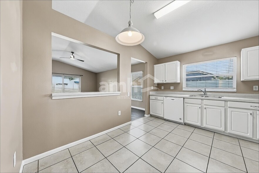 Building Photo - 1107 Summer Breeze Dr