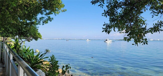 Building Photo - 1750 N Bayshore Dr