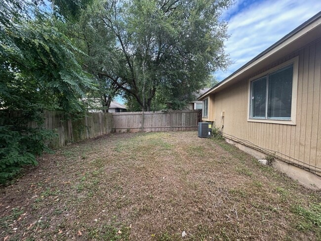 Building Photo - 2 Bedroom 2 bath in BIG COUNTRY GDN HMS