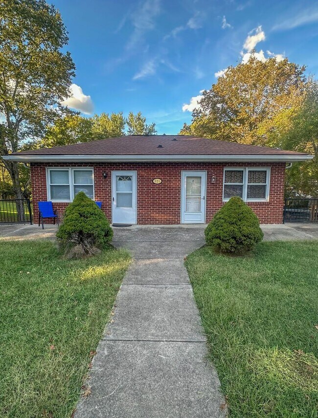 Primary Photo - 521 Hawkins Rd