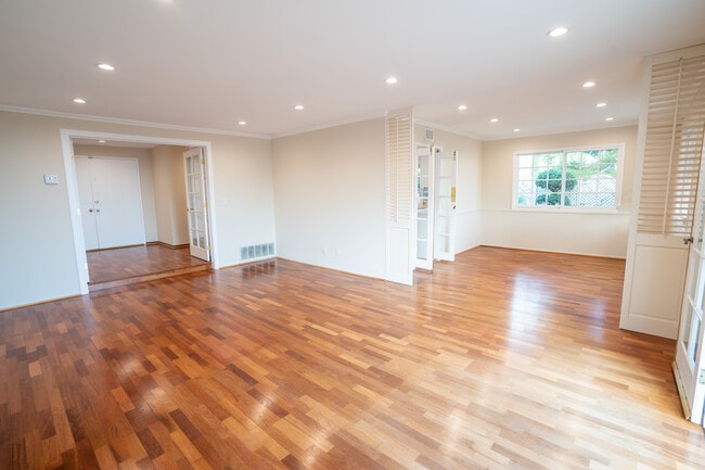 Building Photo - 920 Stewarton Way