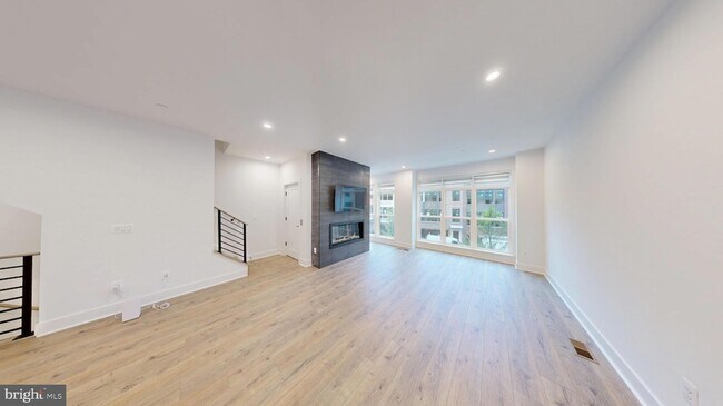 Building Photo - 5617 Vermillion Cir