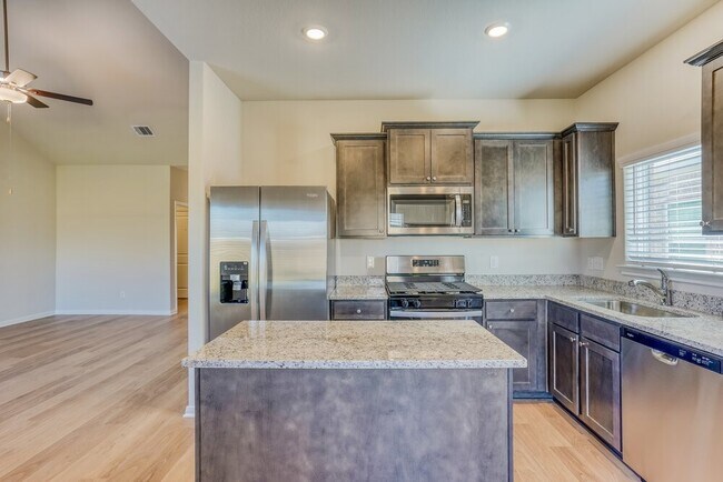 Building Photo - 409 Mustang Trot Dr