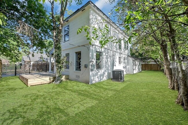 Building Photo - 6211 Culberson St