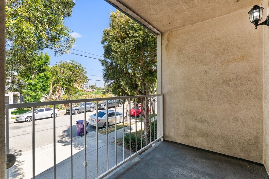Building Photo - 1075 Loma Ave