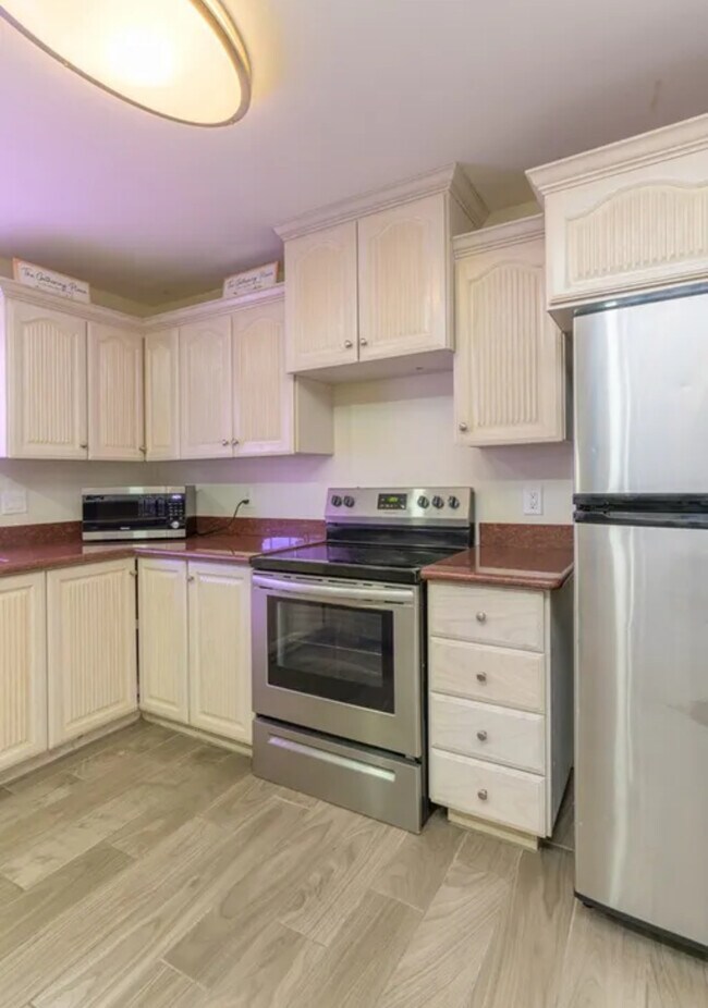 Building Photo - 102 W Corral St