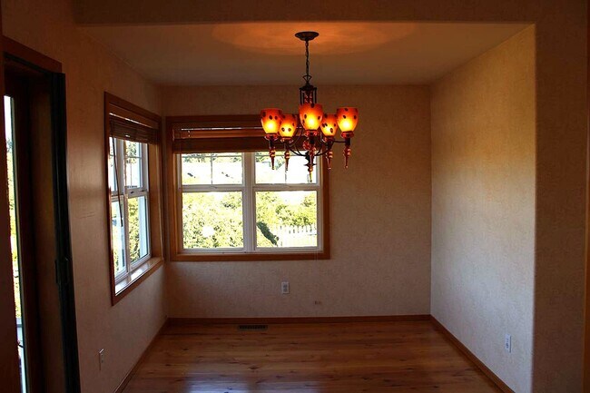 Building Photo - Experience Downtown Gig Harbor living in t...