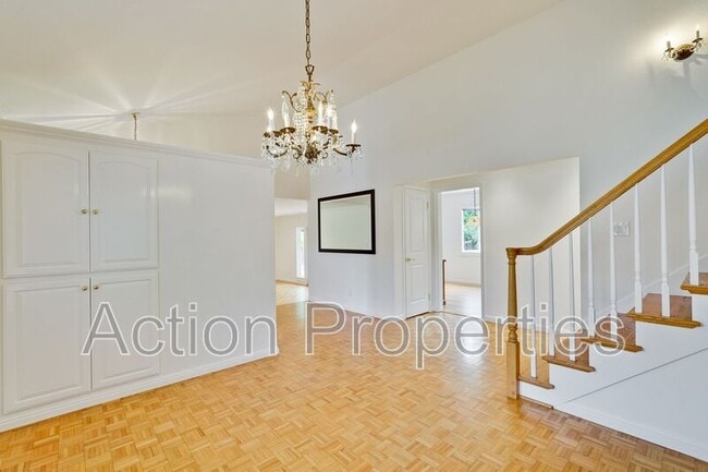 Building Photo - 2685 Yorkton Dr