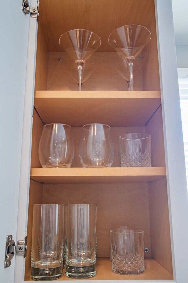 Building Photo - Looking to be in town? Hotel/Motel not for you? Look no further!