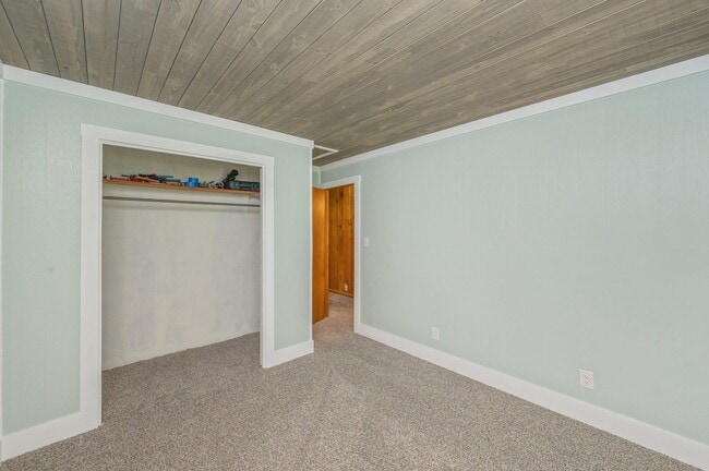 Building Photo - 803 Ingle Rd