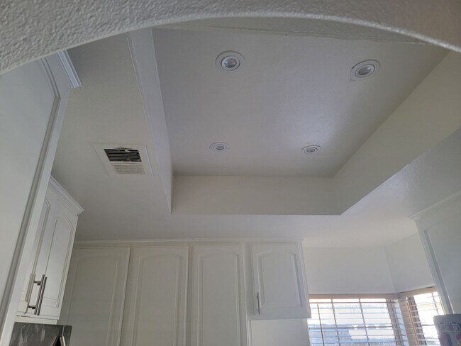 Building Photo - Ground Level 2 Bed/2 Bath Condo