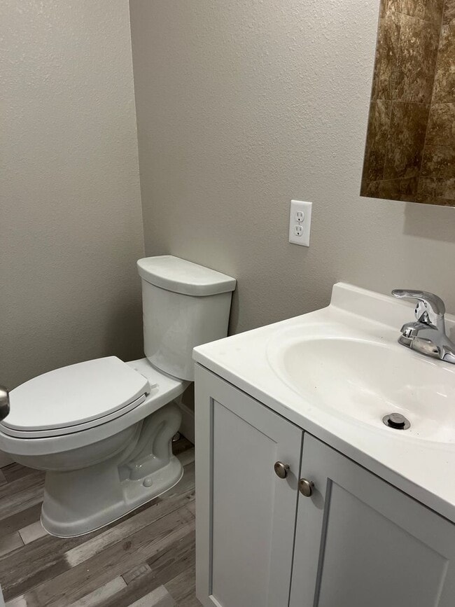 Building Photo - This cozy fully renovated home is just wha...