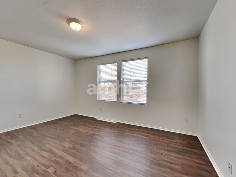 Building Photo - 1246 Yukon Dr