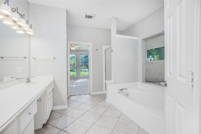 Building Photo - 122 Crystal Reef Dr