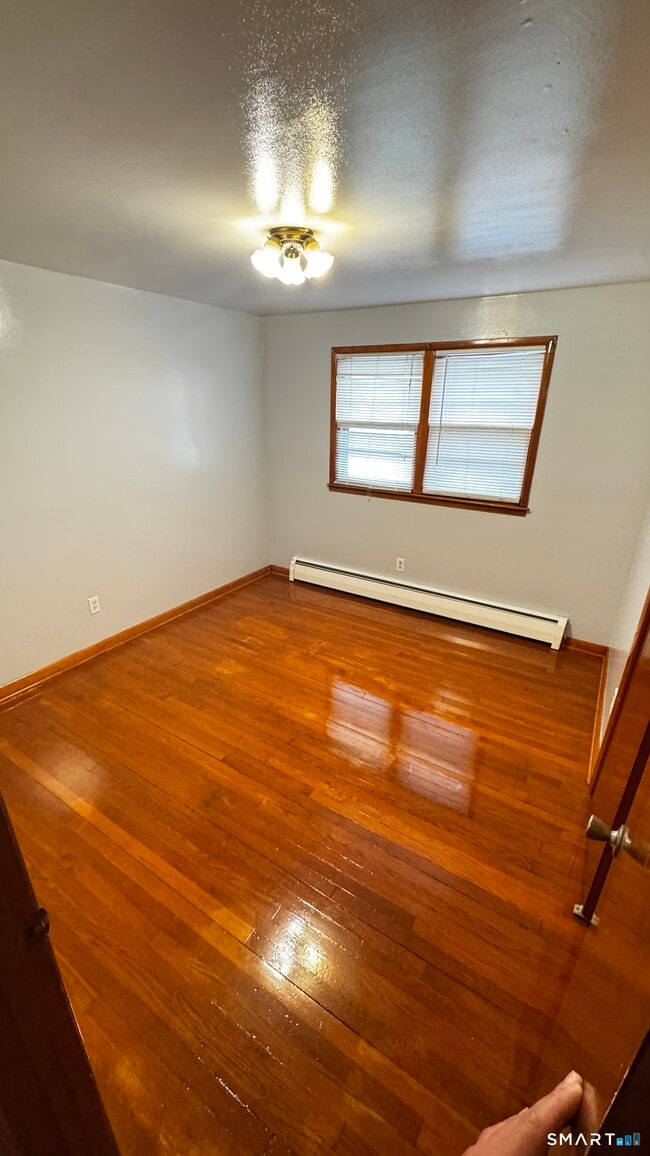 Building Photo - 156 Putnam Ave