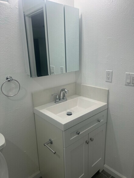 Building Photo - 2431 Prospect St