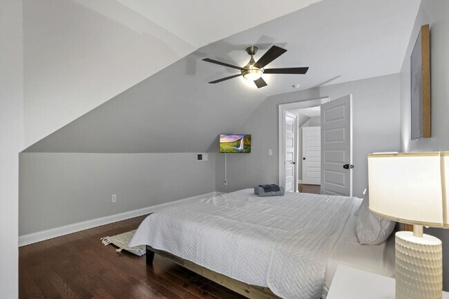 Building Photo - Stunning Restored 4BR Home Steps from Goodale Park & the Short North