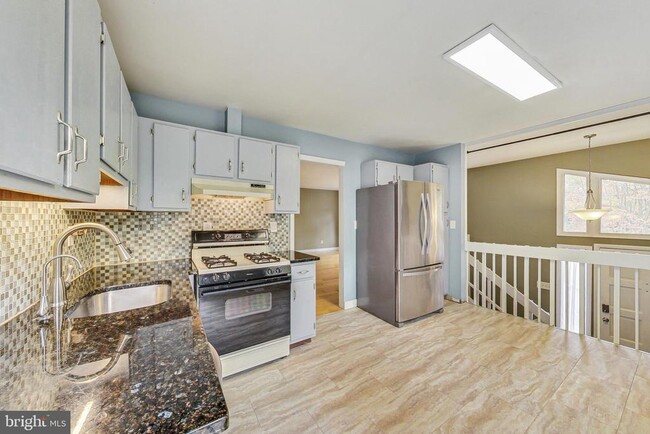 Building Photo - 412 Walnut Dr