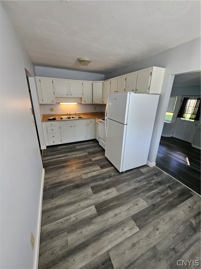 Building Photo - 5 Perry Hill Rd